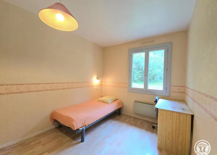 Rural à Avec Piscine Privée, Animaux Admis - Fr-1-616-502 *